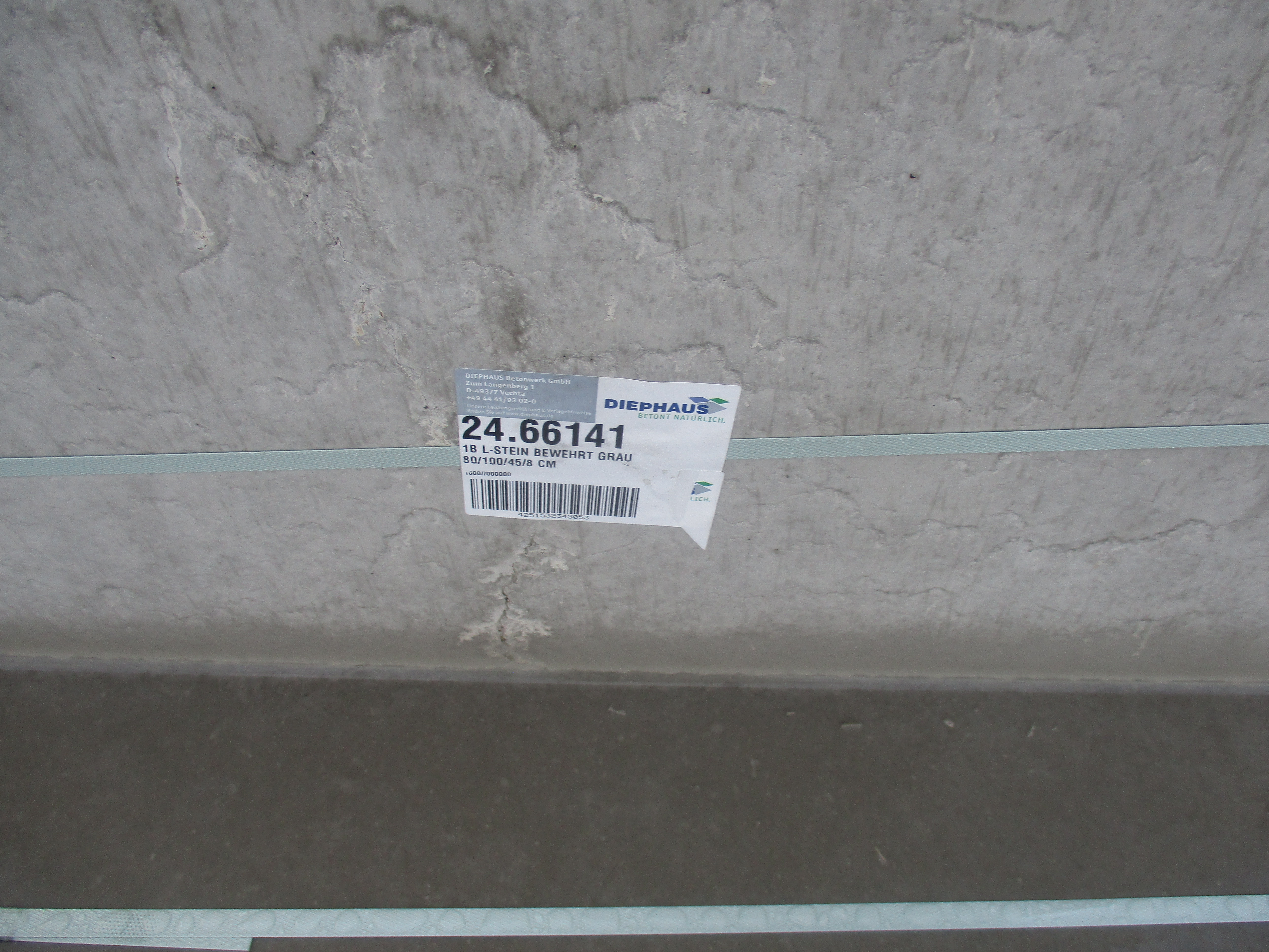 L-STEIN ECKE BEWEHRT 8 cm – L-Steine 1B L-STEIN BEWEHRT GRAU 80/100/45/8 CM – GRAU – 80 x 100 x 45 x 8 cm – Sichtbeton – Hauptansicht