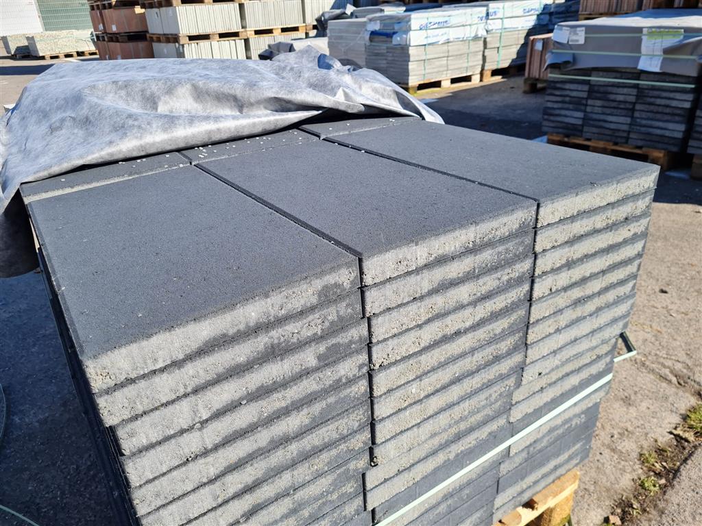 Terrassenplatten 1B BETONPLATTE ANTHRAZIT 60/30/4 CM MF – ANTHRAZIT – Umgebungsansicht