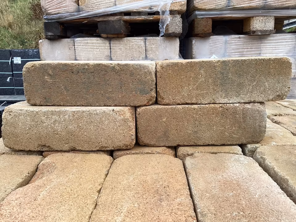 ANTIK MEDIO – Mauersteine 1B-ANT. GEK. SANDSTEIN 42/21/14CM 72/DBP – SANDSTEIN – 42 x 21 x 14 cm – Antik – Hauptansicht