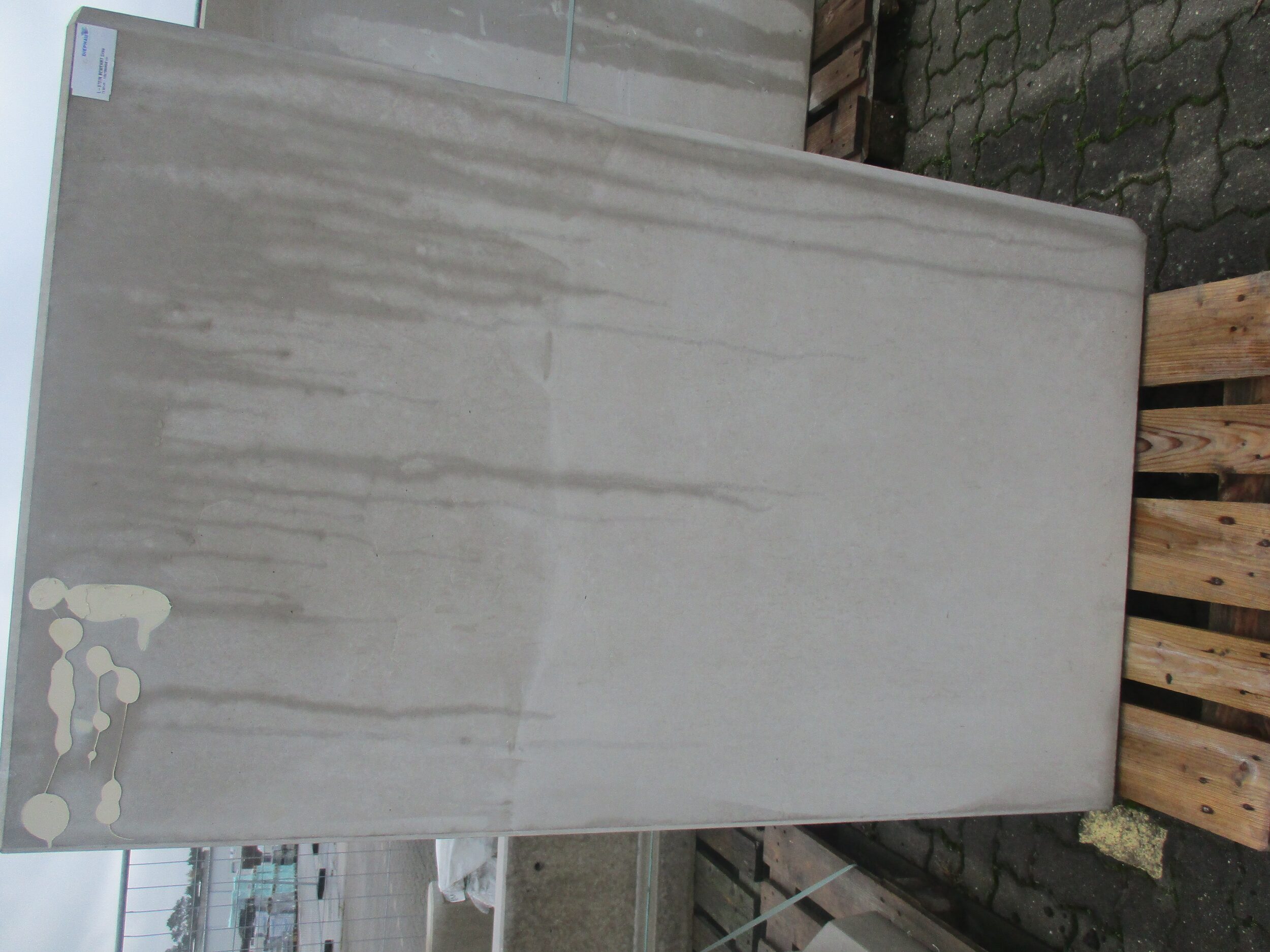 L-STEIN ECKE BEWEHRT 8 cm – L-Steine 1B L-STEIN-ECKE BEW 90° 155/100/8 RECHTS – GRAU – 155/100 – Sichtbeton – Hauptansicht