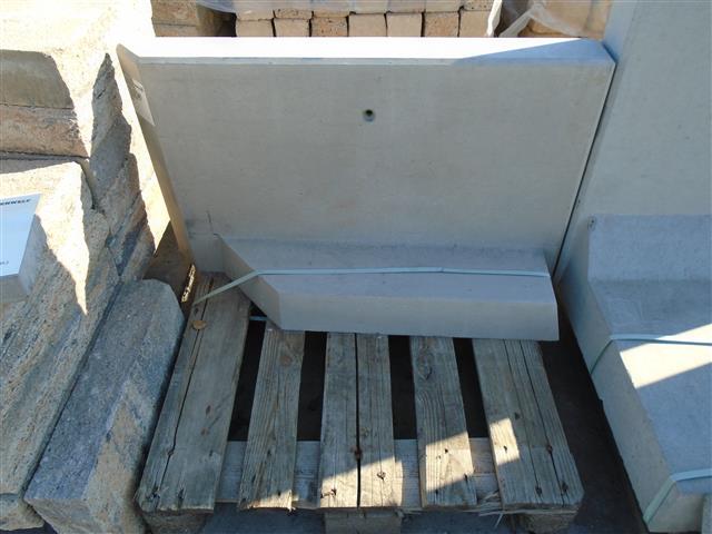 L-STEIN ECKE BEWEHRT 12 cm – Objekte/- Gestaltungselemente 1B L-STEIN-ECKE BEW. 90° 55/100 RECHTS – GRAU – 55 x 100 cm – Sichtbeton – Detailansicht