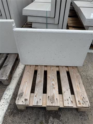 LStein – L-Steine 1B- L-STEIN-ECKE BEW 90 55/100/8 ZWEI. – GRAU GESTRAHLT – 55 x 100 cm – Sichtbeton – Detailansicht