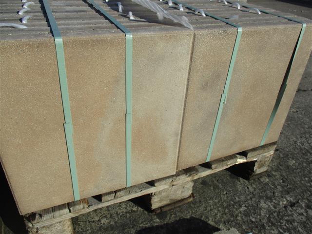 RUSTICA – Terrassenplatten 1B RUSTICA MUSCHELK GEFL 40/40/4 CM – MUSCHELKALK – Hauptansicht