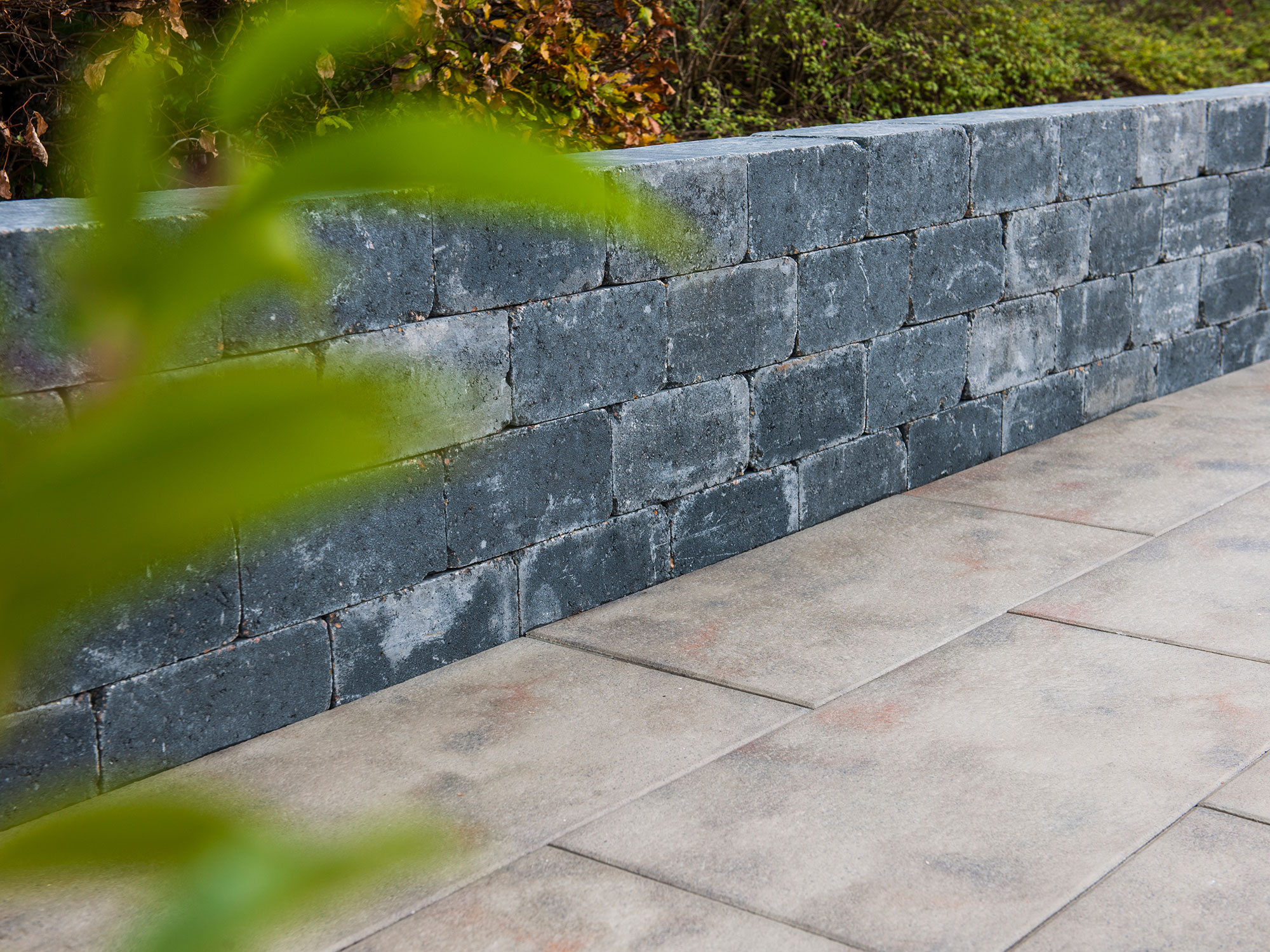 ANTIK MAUER – ANTIK GEK. BASALT 42/21/21 CM 48/DBP – BASALT – 42 X 21 X 21 CM – Antik – Seitenansicht