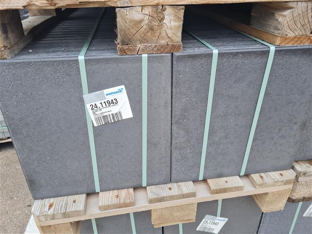 RUSTICA – Terrassenplatten 1B RUSTICA SCHWARZ-BASALT 40/40/4 CM – SCHWARZ-BASALT – Umgebungsansicht