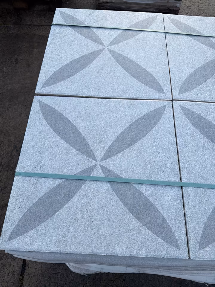 SLETTO – Terrassenplatten 1C SLETTO FIORE QUARZ 50/50/4 CM PE5 – QUARZ – 50 x 50 x 4 cm – Beschichtet – Detailansicht