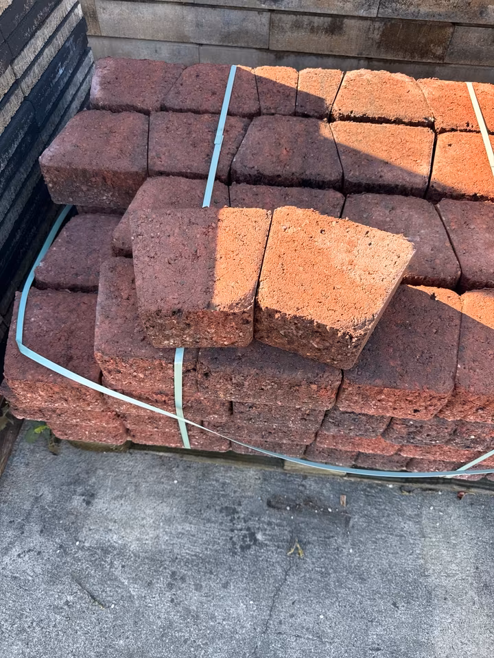 RISO – Mauersteine RISO ROT-BASALT 23/17/21,5/10CM 192/DBP – 23/17 x 21,5 x 10 cm – Seitenansicht