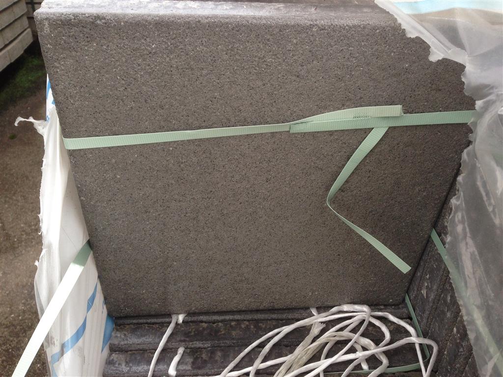 PURA – Terrassenplatten 1B PURA BASALT 40/40/4 CM 112/DBP – BASALT – Hauptansicht