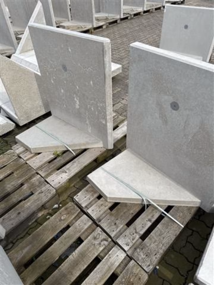 L-STEINE BEWEHRT 8 cm – L-Steine 1B- L-STEIN-ECKE BEW 90 105/100/8 ZWEI. – 105 x 100 cm – Sichtbeton – Hauptansicht