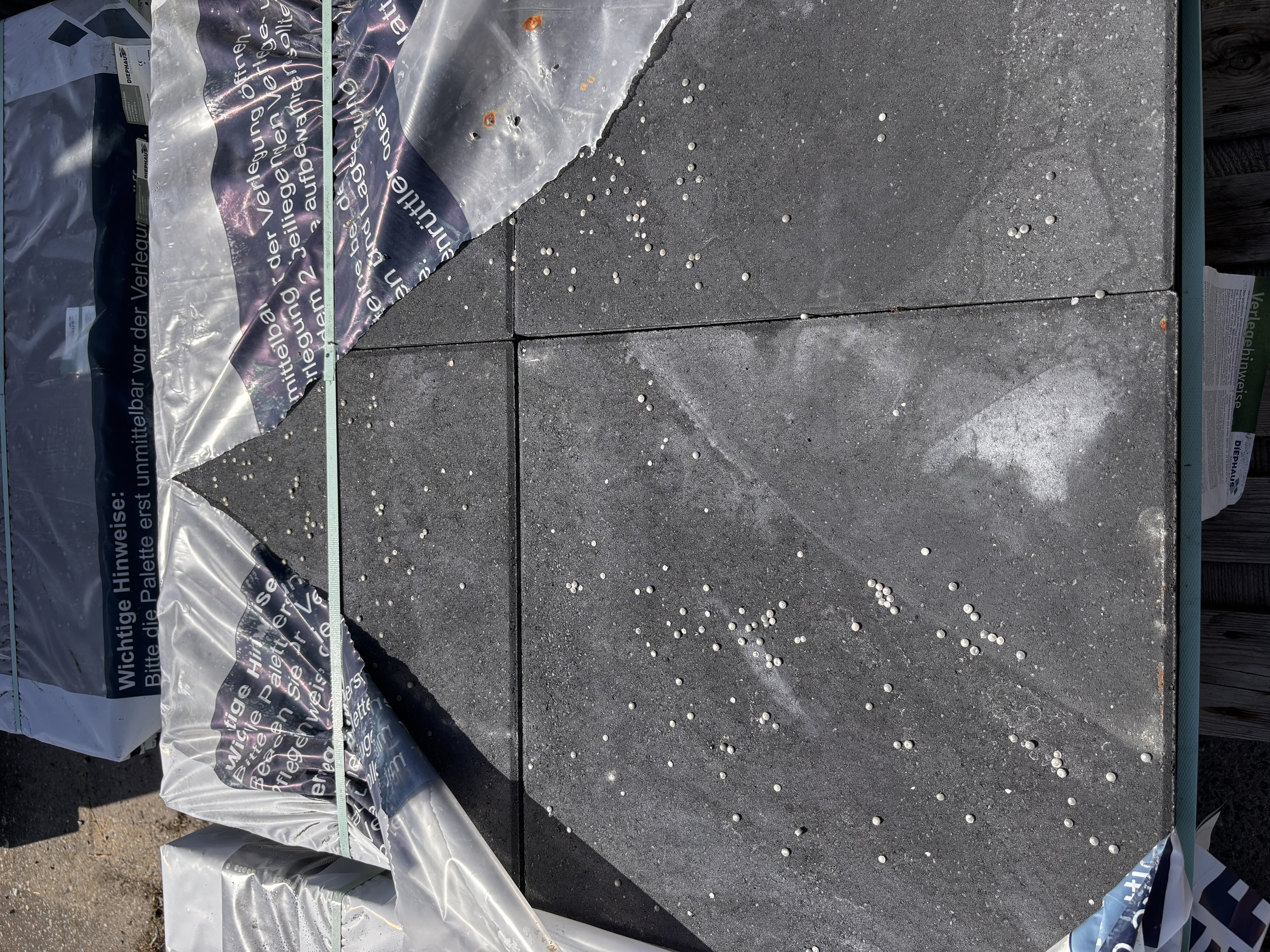 BETONPLATTEN 4 CM MIT FASE – Terrassenplatten 1B ANTHRAZIT 50/50/4 CM M.F. 56/DBP – ANTHRAZIT – Detailansicht