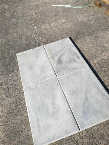 Terrassenplatten 1C RUSTICA WEIß-SCHWARZ 60/40/4 – WEISS-SCHWARZ – Umgebungsansicht