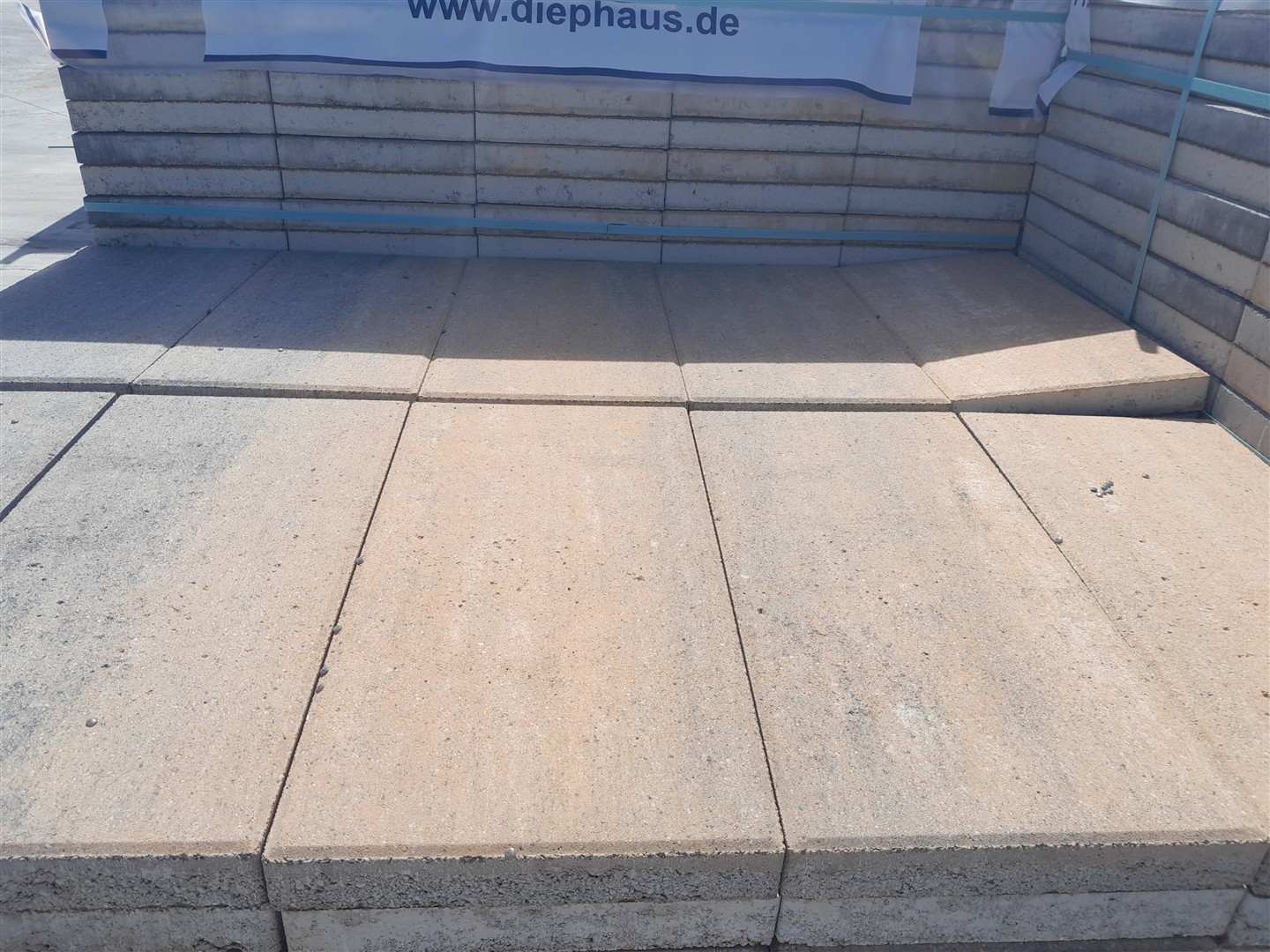 VIA TERRASSENPLATTEN – X-TRA VIA MUSCHELKALK 50/25/4 CM PE2 – 50 x 25 x 4 cm – Hauptansicht