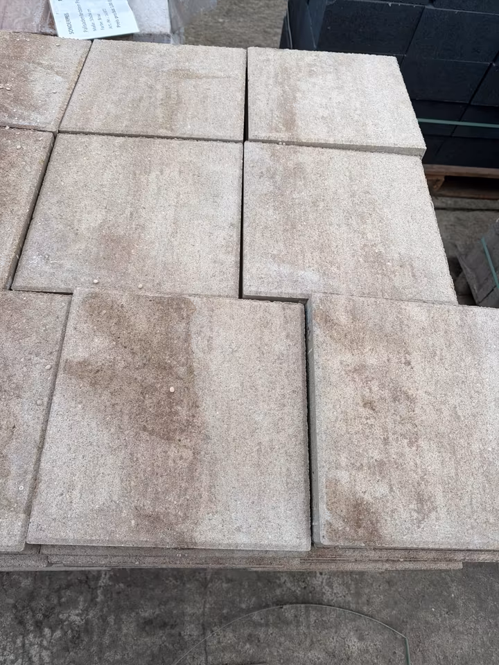 VIA TERRASSENPLATTEN – Terrassenplatten X-TRA VIA GREIGE 30/30/4 CM PE2 – GREIGE – 30 x 30 x 4 cm – mit Fase – Detailansicht
