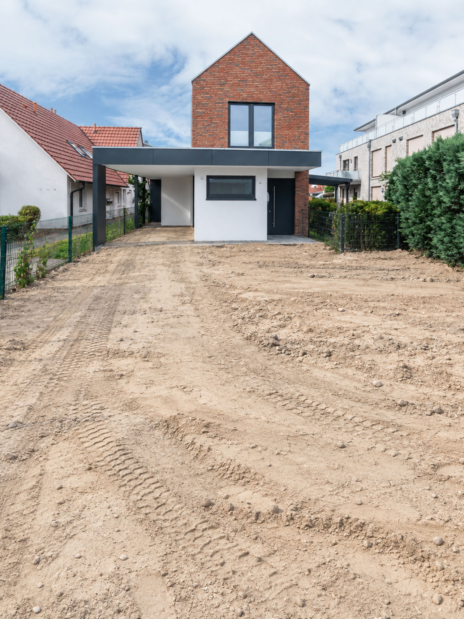 Moderne Hauseinfahrt vorher