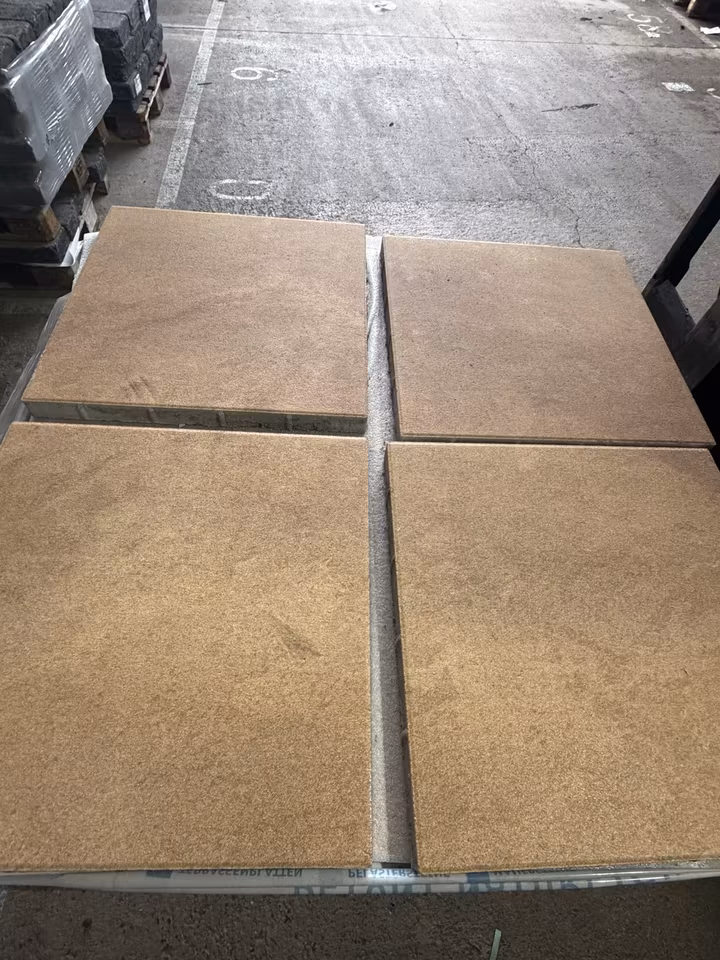 ADORO – Terrassenplatten 1C ADORO LACHS 50/50/4 CM PE5 – 50 x 50 x 4 cm – Beschichtet – Detailansicht