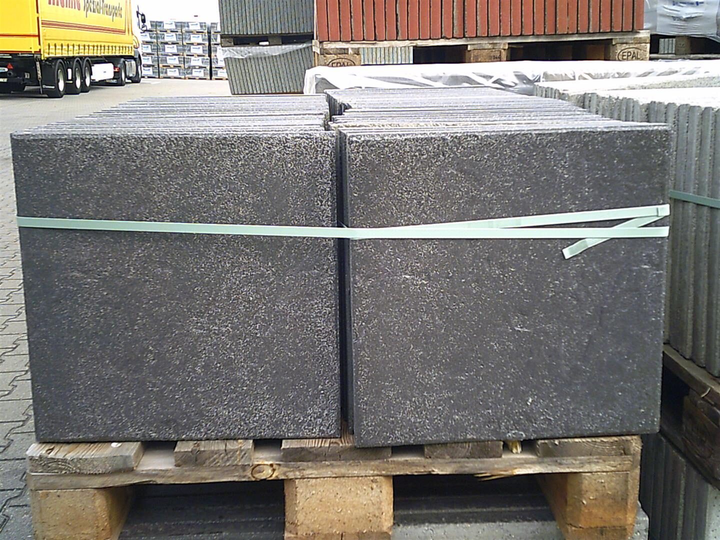 GRANDIA – Terrassenplatten 1B GRANDIA BASALT 40/40/4 CM  56/DBP – GRAU – Detailansicht