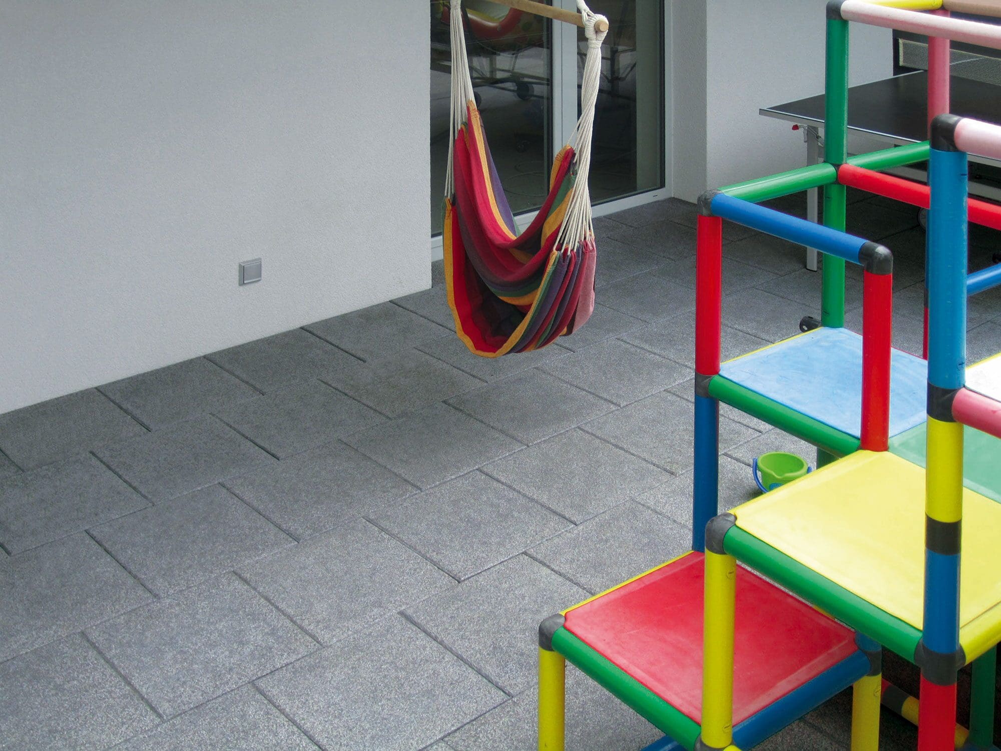 PREMIUM – PREMIUM QUARZ-ANTHRAZIT 40/40/4 CM – QUARZ-ANTHRAZIT – 40 x 40 x 4 cm – Strukturiert – Umgebungsansicht