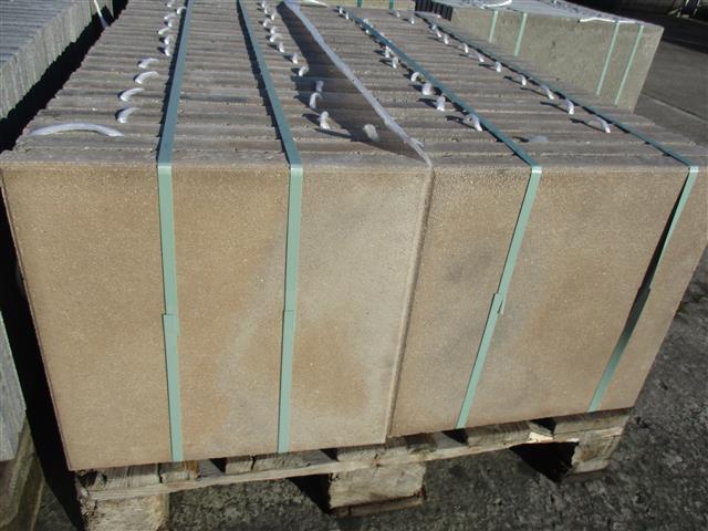 RUSTICA – Terrassenplatten 1B RUSTICA MUSCHELK GEFL 40/40/4 CM – MUSCHELKALK – Detailansicht