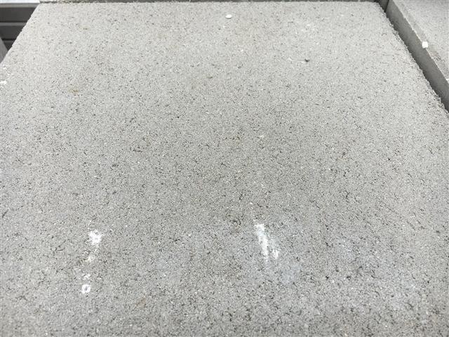 Terrassenplatten 1B BETONPLATTE GRAU 40/40/4 CM MF – GRAU – mit Fase – Detailansicht
