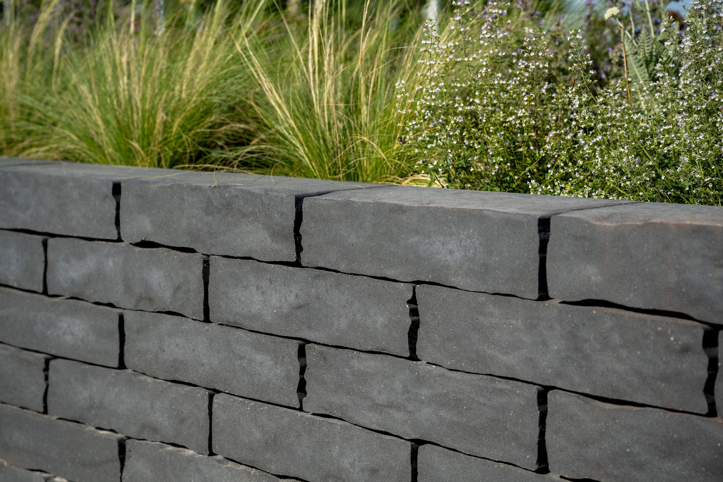 VOLAR – VOLAR MAUER BASALT 40/20/10 CM PE2 – BASALT – Beschichtet – Seitenansicht