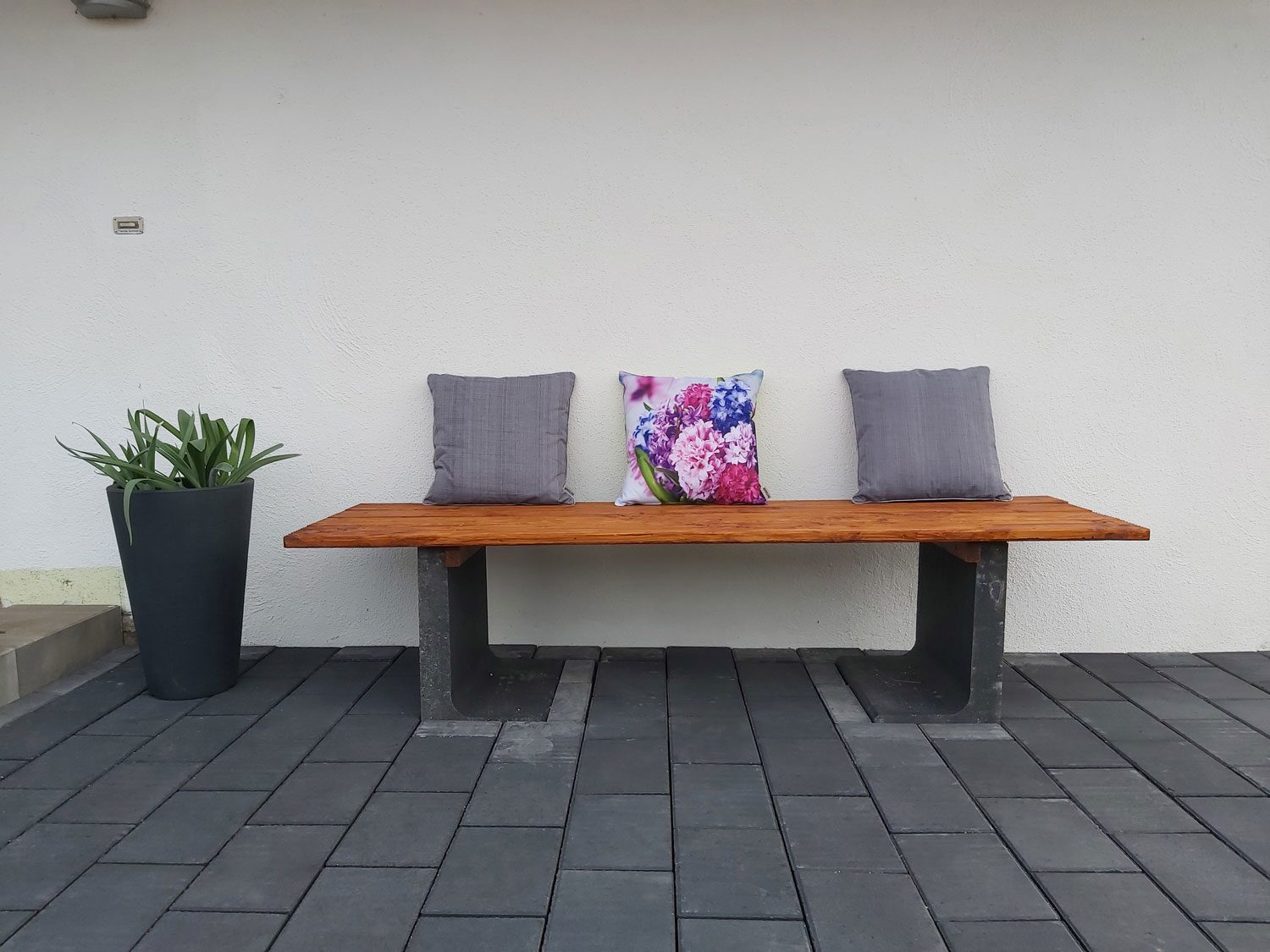 L-STEINE 50 cm Baulänge – L-STEIN ANTHRAZIT 50/50/30/7 CM – ANTHRAZIT – 50 x 50 x 30 x 7 cm – Unbehandelt – Umgebungsansicht