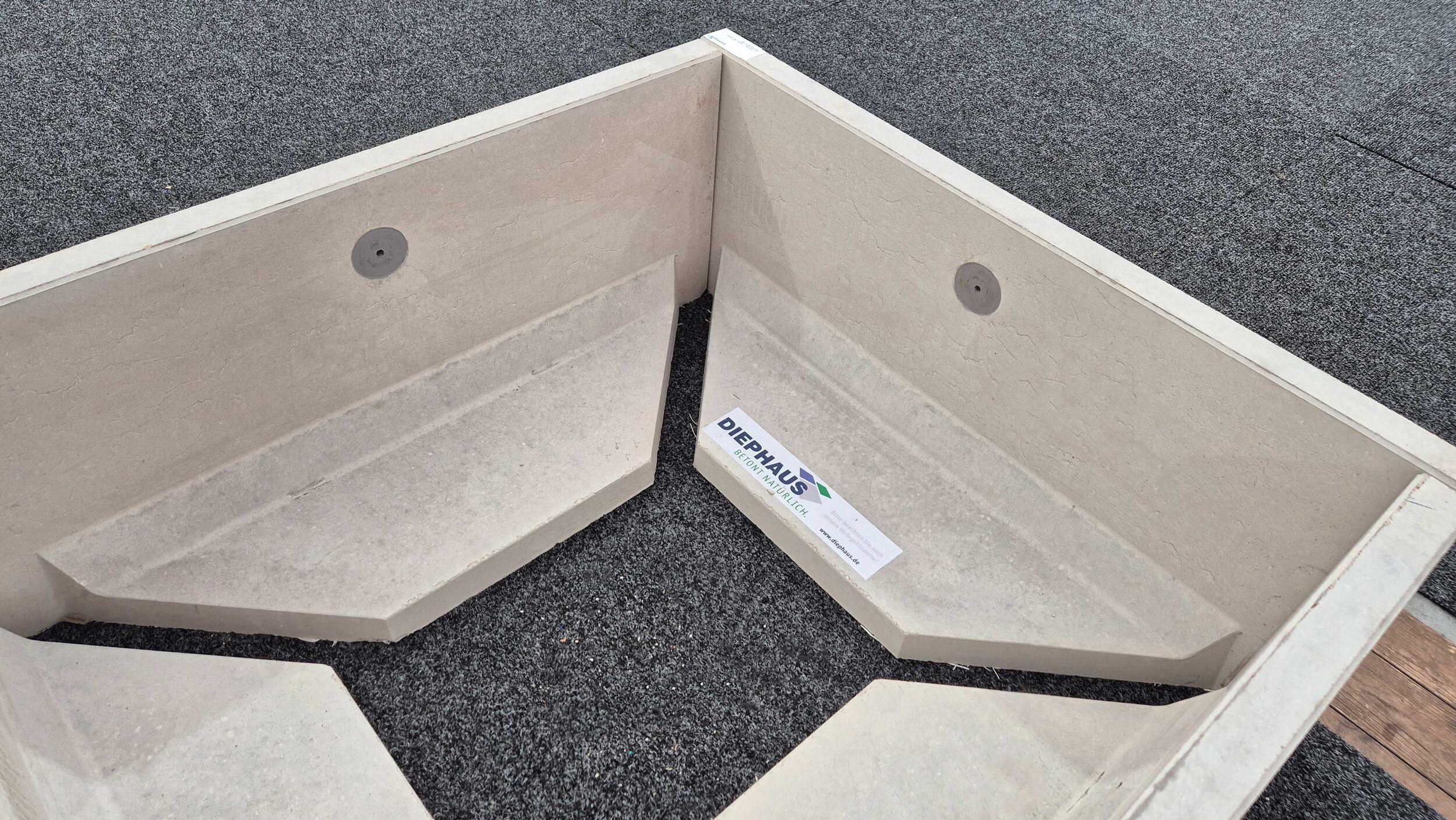 L-STEINE ECKEN 5 CM – L-STEIN - ECKE SB GRAU 40/100/30/5 CM – GRAU – Sichtbeton – Umgebungsansicht