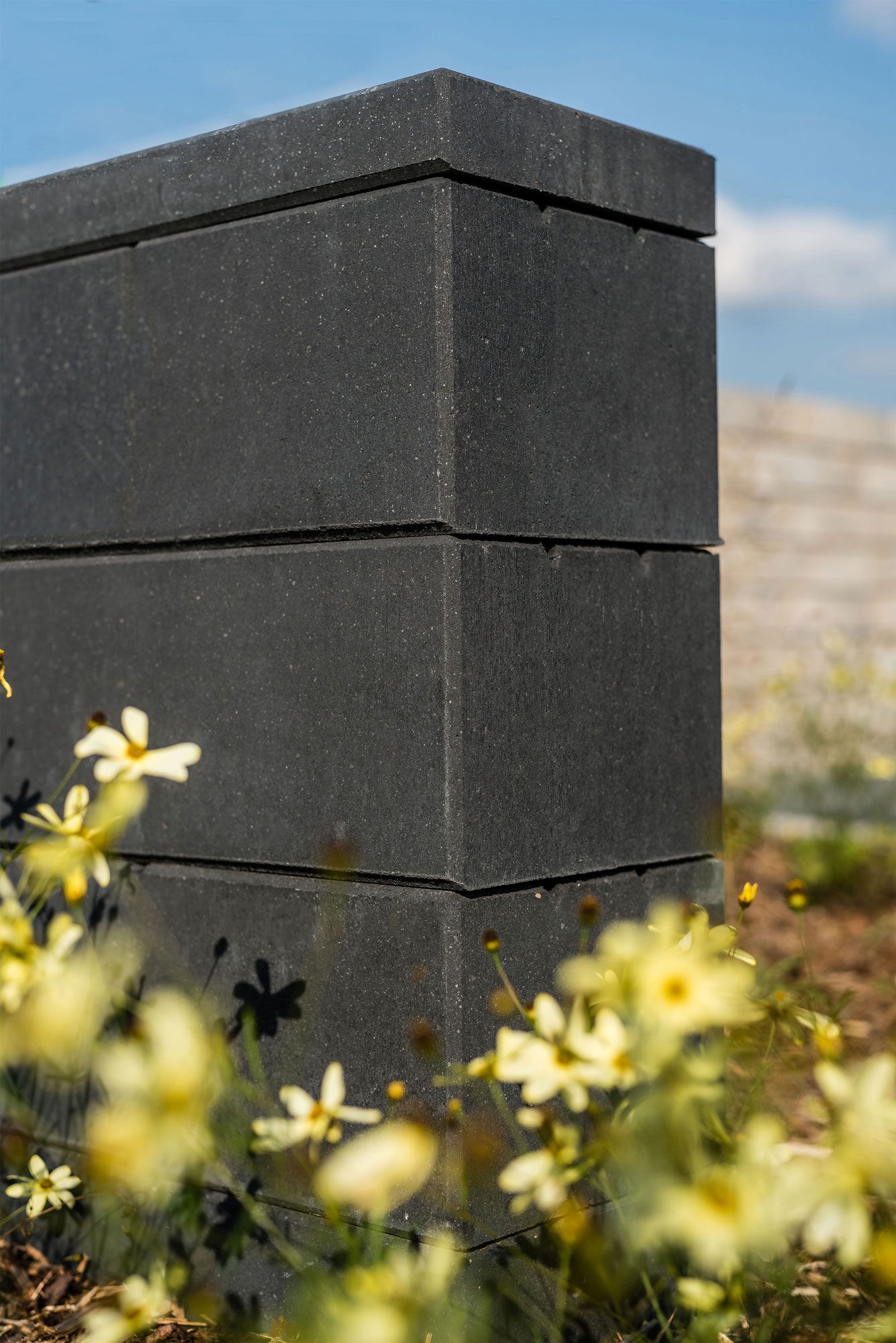 LISCO – LISCO BASALT MIT GLIMMER 45/22,5/16,5 CM – BASALT MIT GLIMMER – 45 x 22,5 x 16,5 cm – mit Fase – Detailansicht