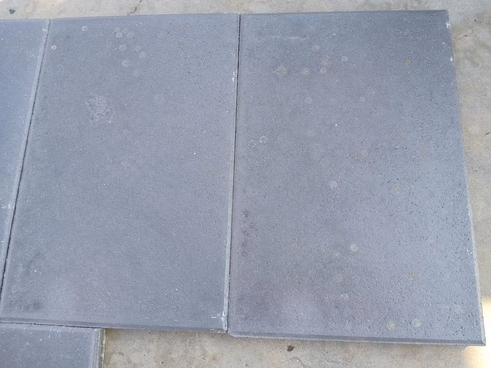 RUSTICA – Terrassenplatten 1C RUSTICA SCHWARZ-BASALT 60/40/4 CM – Beschichtet – Seitenansicht