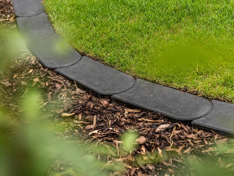 RASENMÄHKANTEN – RASENMÄHKANTE ANTHRAZIT 24/12/4 CM – ANTHRAZIT – 24 x 12 x 4 cm – Unbehandelt – Seitenansicht