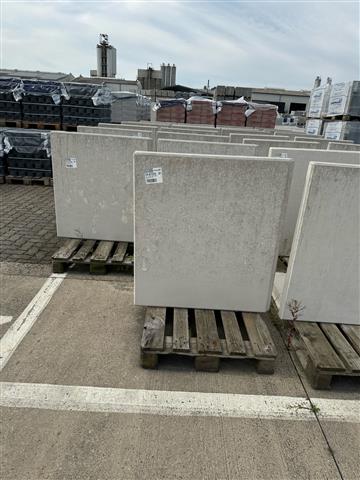 L-STEIN ECKE BEWEHRT 8 cm – L-Steine 1B L-STEIN-ECKE BEW 90° 105/100/8 CM REC – GRAU – 105 x 100 x 8 cm – Sichtbeton – Detailansicht