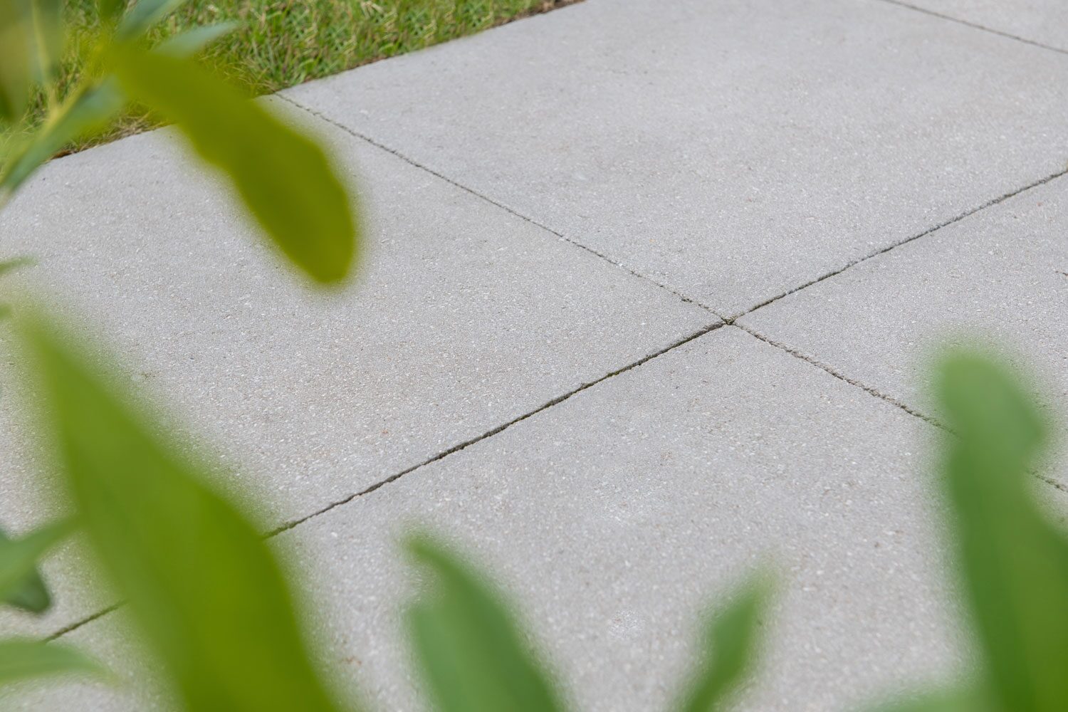 BETONPLATTEN 5 CM OHNE FASE – BETONPLATTE GRAU 50/50/5 CM O. FASE – GRAU – 50 x 50 x 5 cm – Scharfkantig – Detailansicht