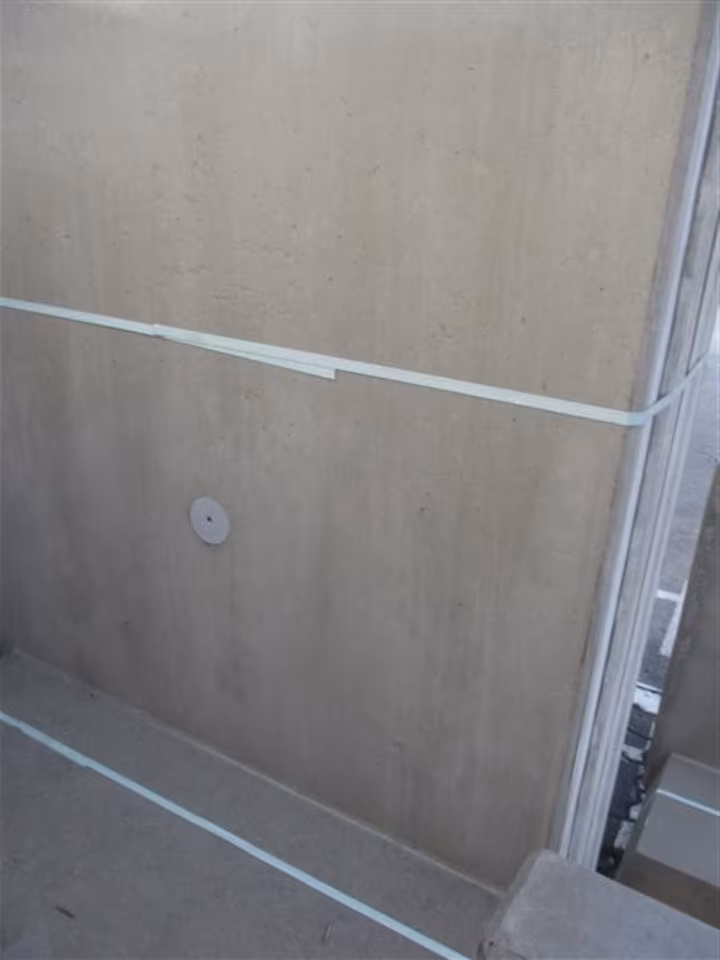 L-Steine 1B L-STEIN BEWEHRT GRAU 130/100/70/8 CM – GRAU – 130 x 100 x 70 x 8 cm – Sichtbeton – Detailansicht